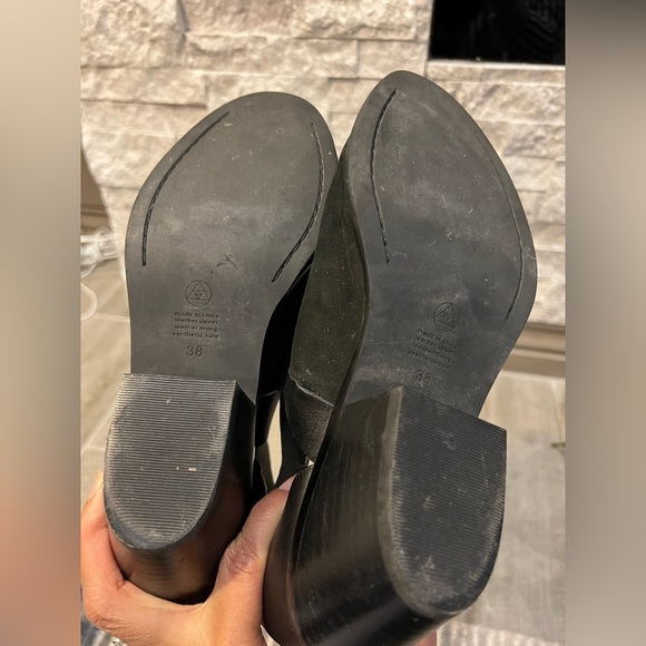 Urge booties Black suede with strap size 38/ 7.5 -8 - Picture 4 of 11